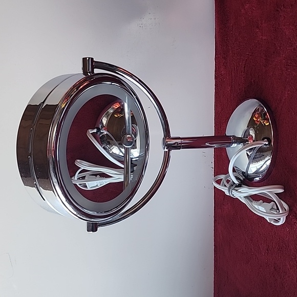 Intertek Double Sided Makeup Mirror. - Picture 3 of 10